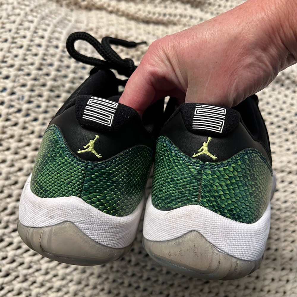 Sz 11 Mens Air Jordan Shoes worn a few times